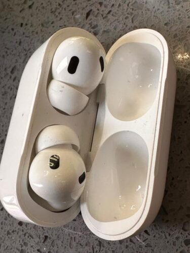 Apple AirPods Pro 2（エアーポッズ プロ 2） MagSafe充電ケース（USB-C）付き ワイヤレスヘッドフォン MTJV3J/A photo review
