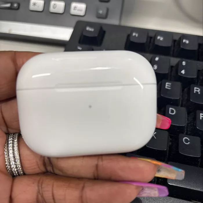 Apple AirPods Pro 2（エアーポッズ プロ 2） MagSafe充電ケース（USB-C）付き ワイヤレスヘッドフォン MTJV3J/A photo review